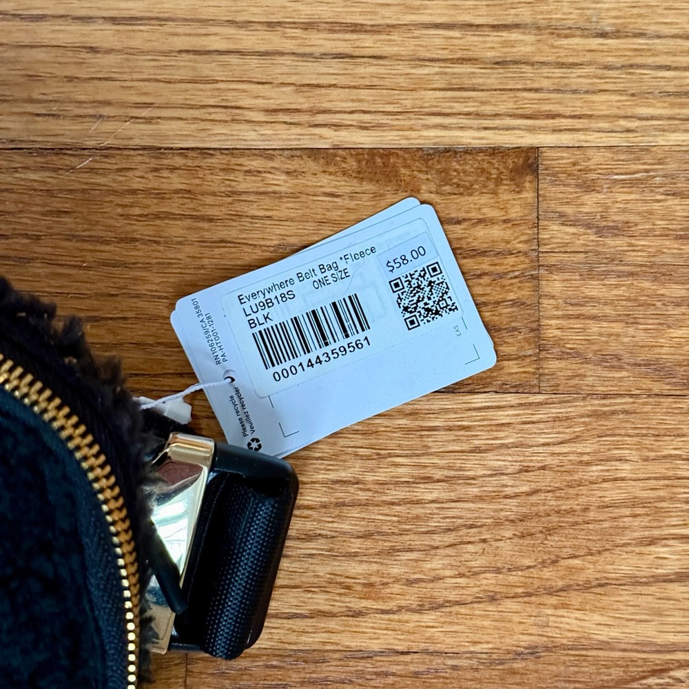 Lululemon Everywhere Belt Bag Plush Fleece Black - Picture 7 of 7